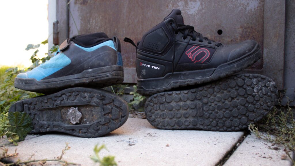 Scarpe Flat e Scarpe con attacchi Five Ten Impact Pro e Shimano Am702 Scarpe Flat e Scarpe con attacchi Five Ten Impact Pro e Shimano Am702