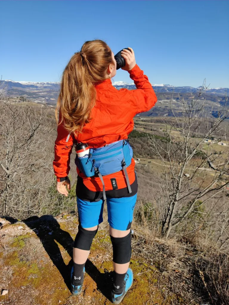 In questo articolo andiamo a vedere come sono fatti il Patagonia Dirt Roamer e il Rockrider Marsupio Idrico AM.