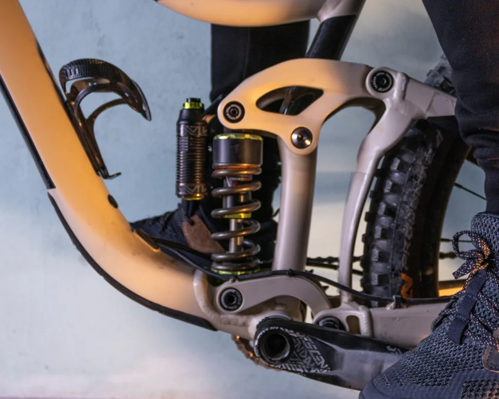 Come il SAG ti cambia la MTB Giant Regn SX1 DVO suspension