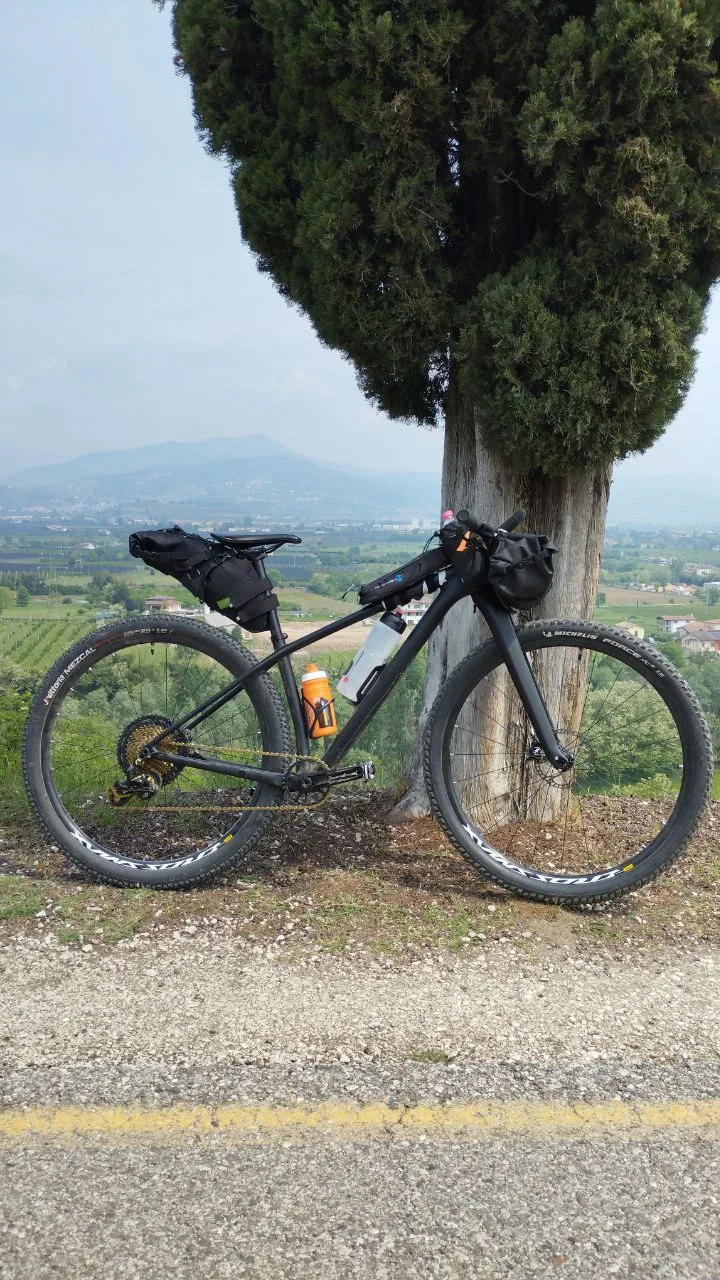 mtb allestita da bikepacking bikepacking: pro e contro